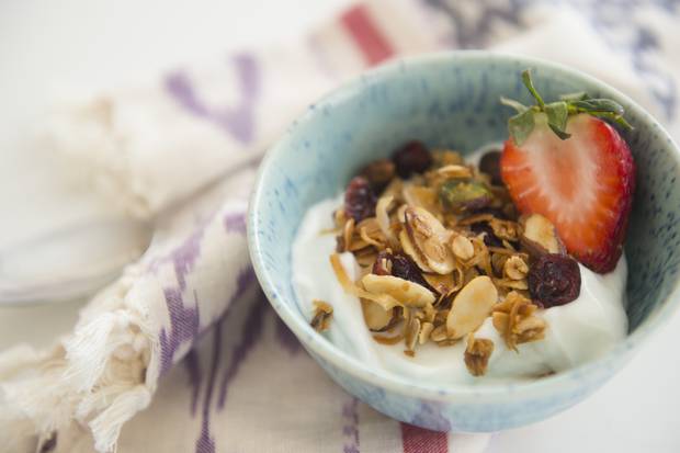 Registered dietitian Caroline Passarrello recommends eating a complex breakfast that combines at least two food groups. Photo / Getty Images