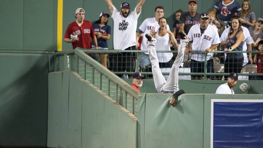 Twitter users are freaking out after Austin Jackson's catch
