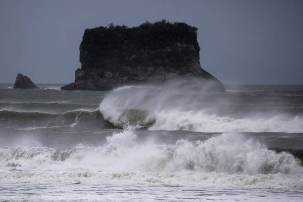 Waves crashing in at Rapahoe Bay, north of Greymouth. Photo / Jason Oxenham