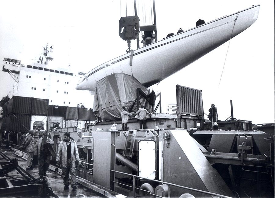 KZ7 being loaded on board the Jebsen Southland in Auckland in 1986. Photo / New Zealand Herald
