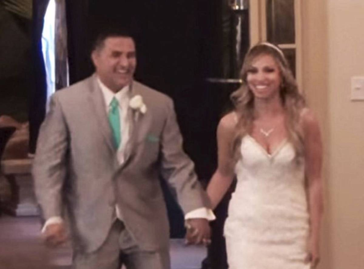 Married Teacher S Husband Called Parents Of Boy She Had Sex With