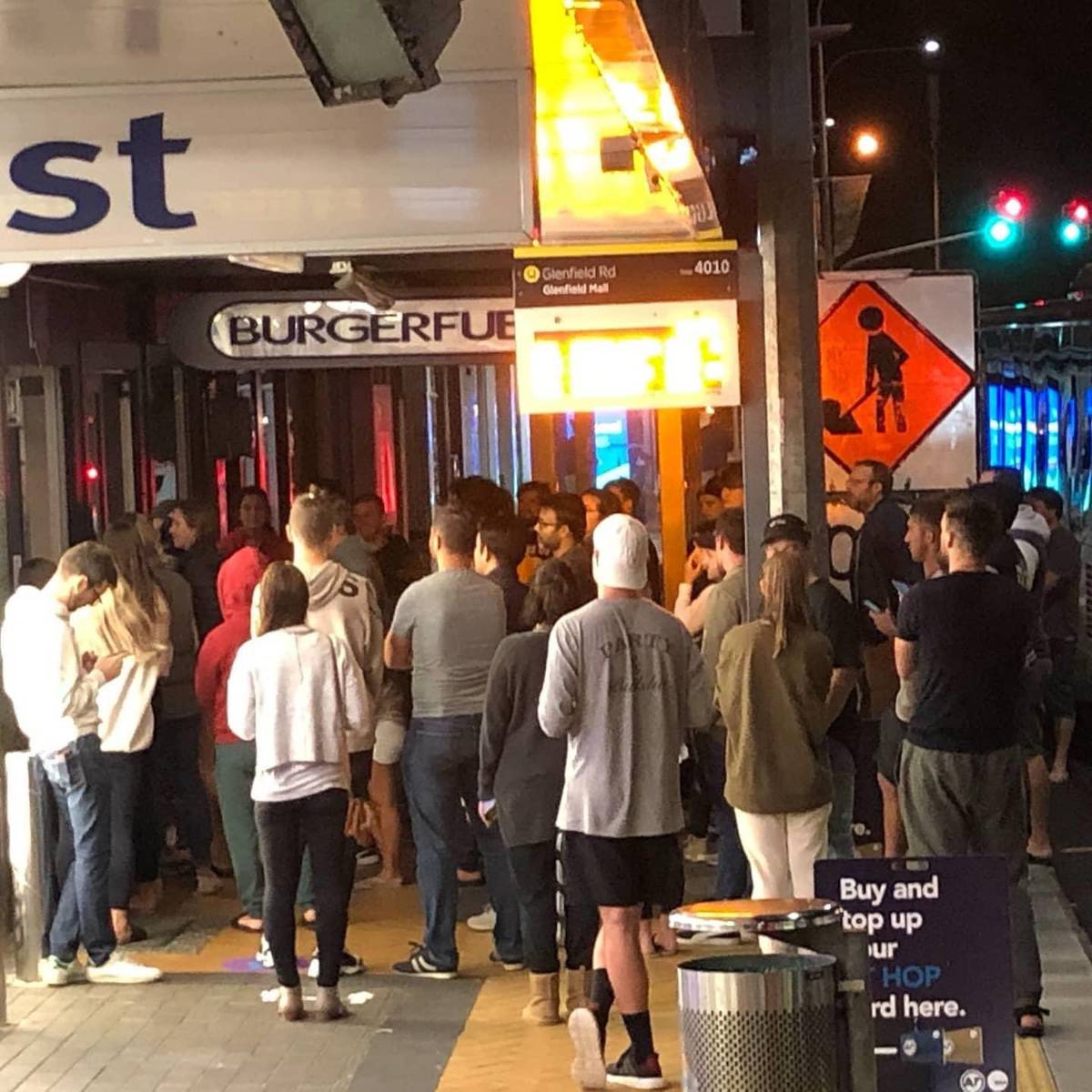 Covid 19 Coronavirus Burgerfuel Brings In Crowd Controllers For