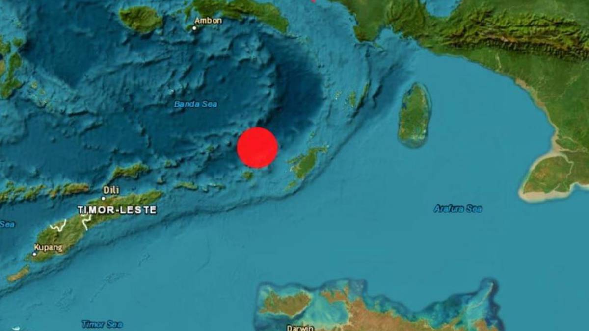 A 7.6-magnitude earthquake hits Indonesia and north Australia is affected