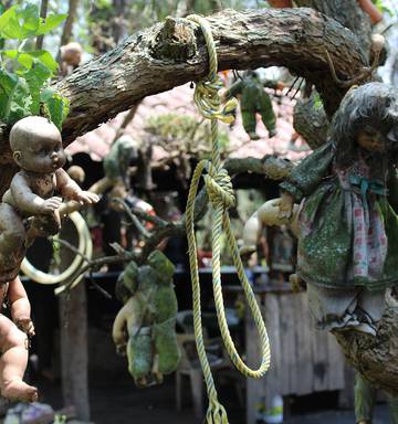 Get Wallpaper The Sad Legend Behind Mexico S Creepy Island Of The Dolls Nz Herald For iPhone Free