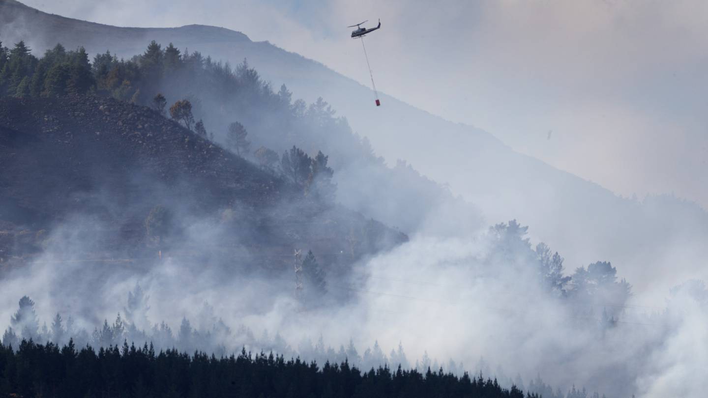 Wildfires like that which blazed through Canterbury's Port Hills in 2017 are predicted to become more frequent in a New Zealand warmed by climate change. Photo / Alan Gibson.
