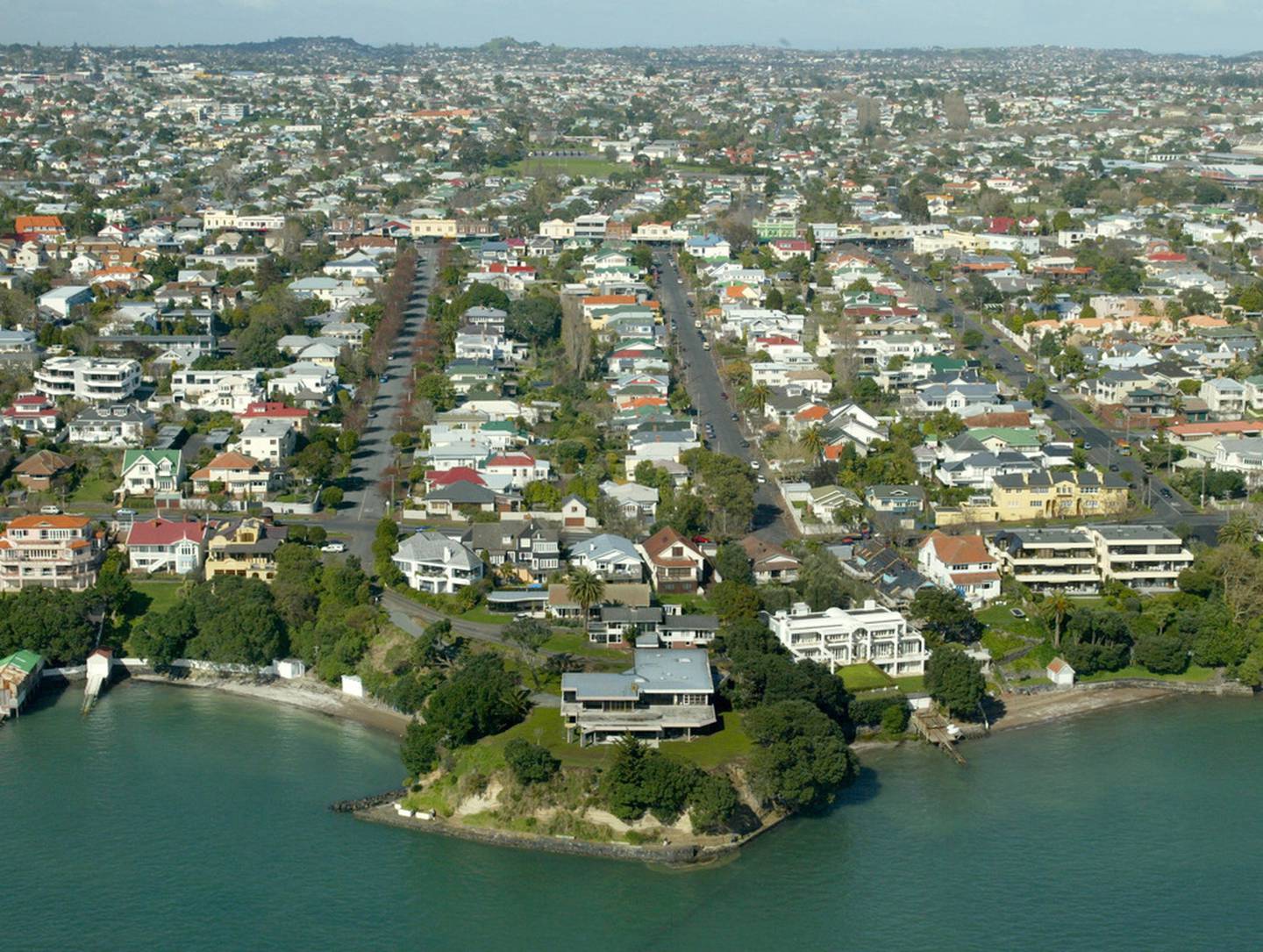 Average house prices in Auckland's Herne Bay are now over $4m, bringing in big commissions for real estate agents. Photo / File