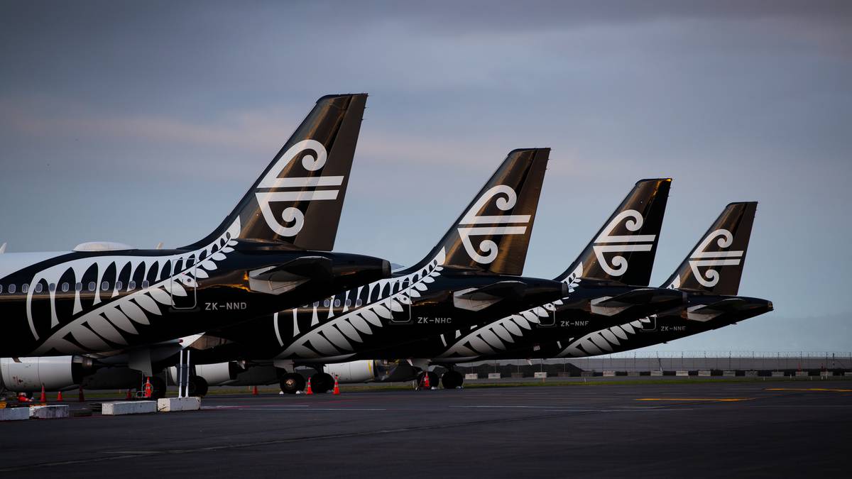 Niektóre krajowe loty Air New Zealand kosztują setki dolarów więcej niż konkurencja w miarę zbliżania się wakacji