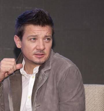 Ex Wife Alleges Jeremy Renner Put Gun In His Mouth Threatened To Kill Her Nz Herald