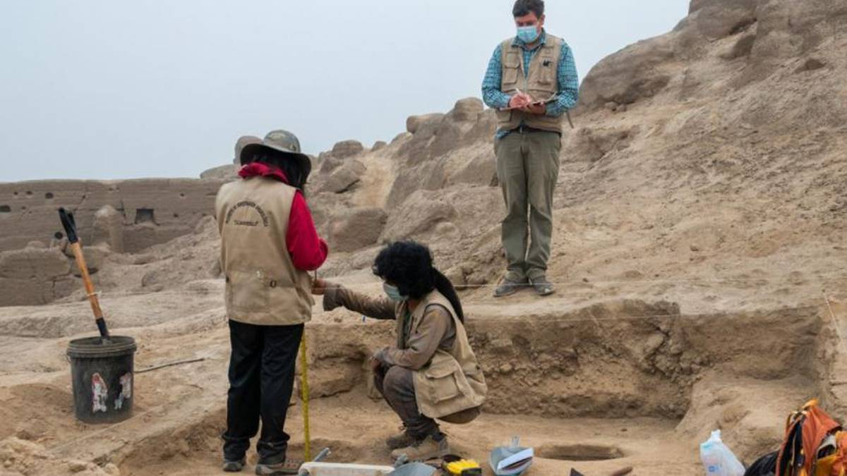 Mumi misterius ditemukan di makam di Peru dengan tangan menutupi wajahnya