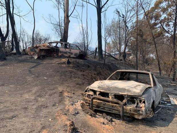 Cars burnt out in the wake of the fires. Photo / news.com.au 