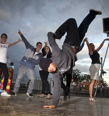 Dance O Mat Attracting Movers And Groovers Nz Herald