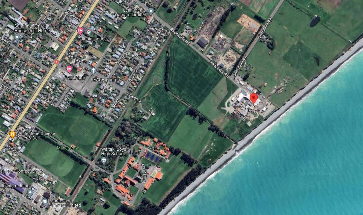 Lean Meats 位于奥马鲁的工厂标有红点，表明该工厂靠近设有日托中心的住宅区。 图片/谷歌地图