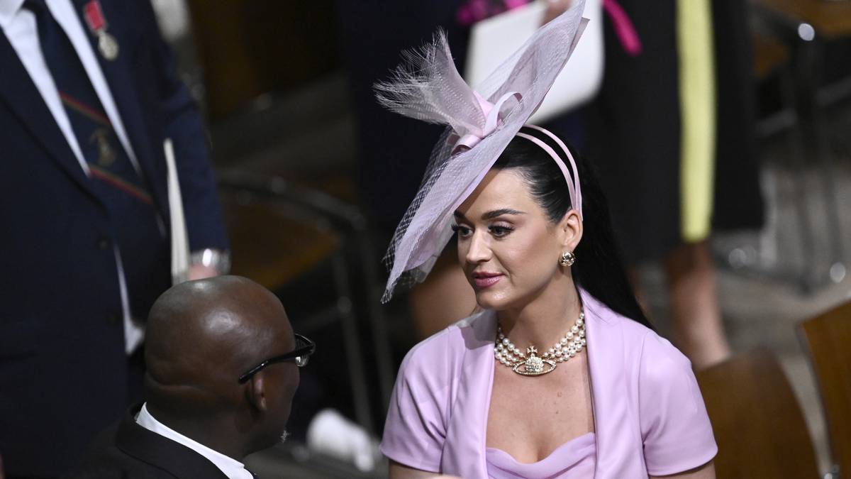 Incoronazione di re Carlo: Katy Perry descritta come un “pasticcio iconico” dopo l’incoronazione
