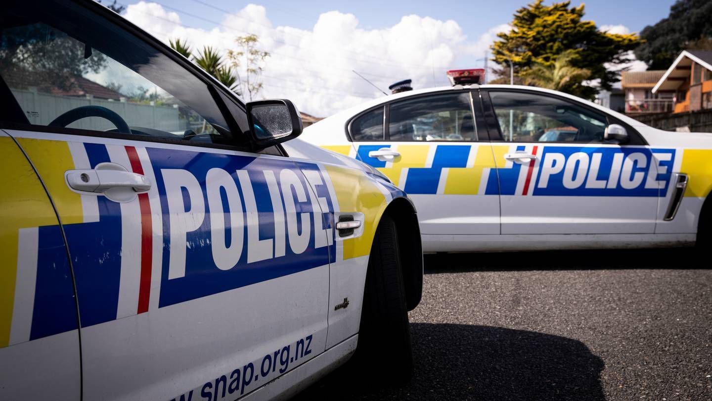 Police appeal for information after armed bank robbery in Hamilton - NZ  Herald