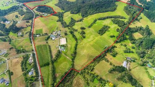 Family Feud Nobilo Wine Family Scrambles To Avoid Mortgagee Sale Of Boutique Vineyard Nz Herald