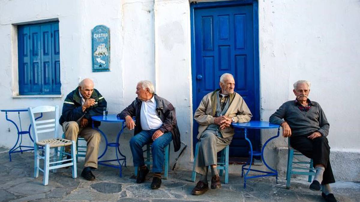إيكاريا: جزيرة يونانية عدد سكانها 100 نسمة