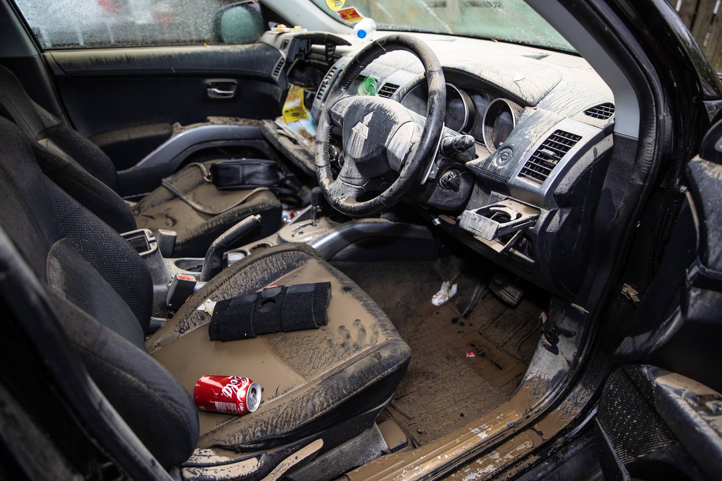 奥克兰洪水过后，Shalina Jenning 的车报废了。 照片/海登伍德沃德