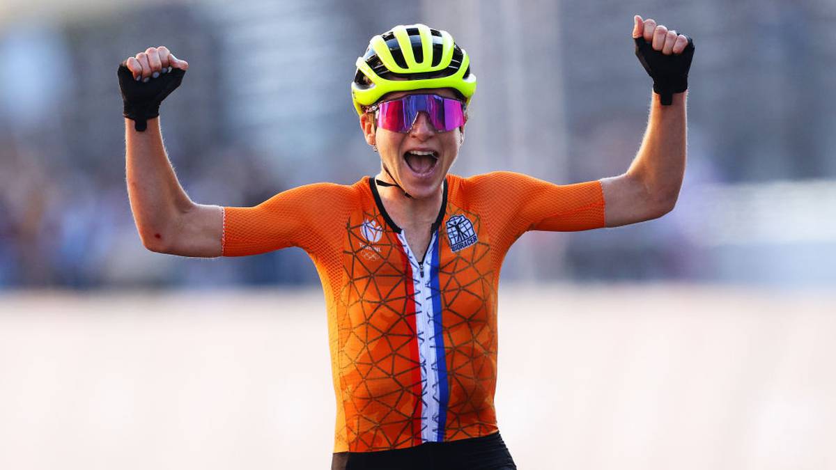 Olympijské hry v Tokiu 2020: Anna Kissenhofer ohromuje cyklistický svet ziskom zlatej medaily, zatiaľ čo Anime Van Vleuten náhodne oslavuje druhé miesto