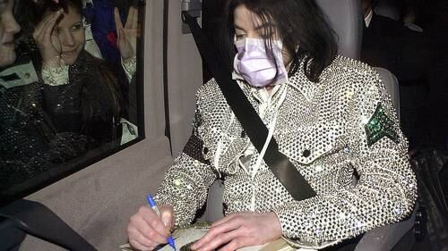 Michael Jackson S Bodyguard Claims Star Wore Tape And Masks To Make Headlines Nz Herald