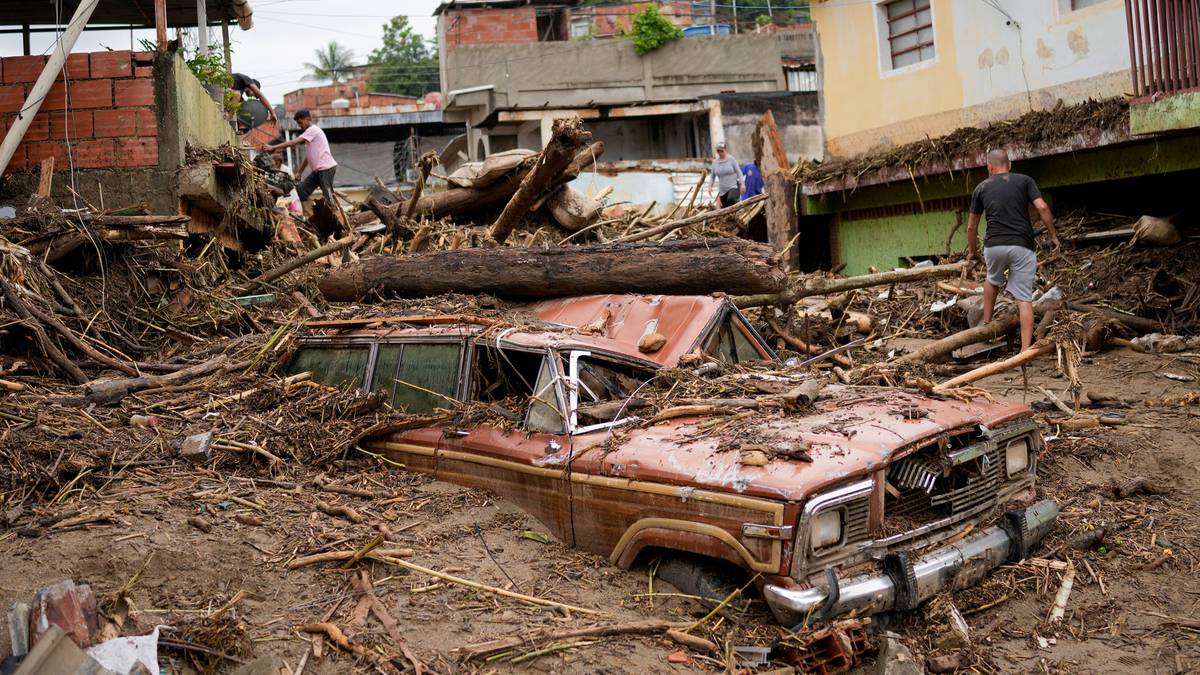 Al menos 22 muertos por deslizamientos de tierra en Venezuela