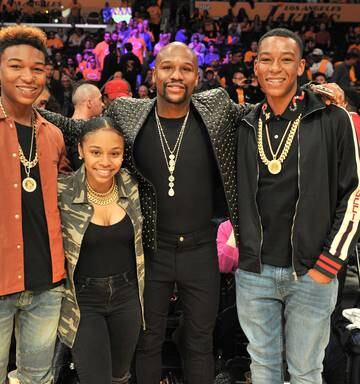 Floyd Mayweather Gifts Daughter New Car Worth 272k For