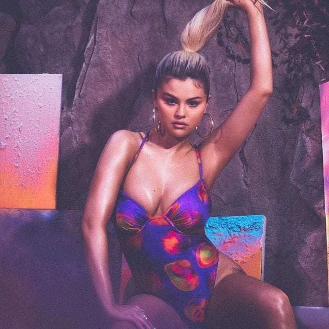 Fans Go Wild For Selena Gomez In Untouched Swimsuit Pictures Nz Herald