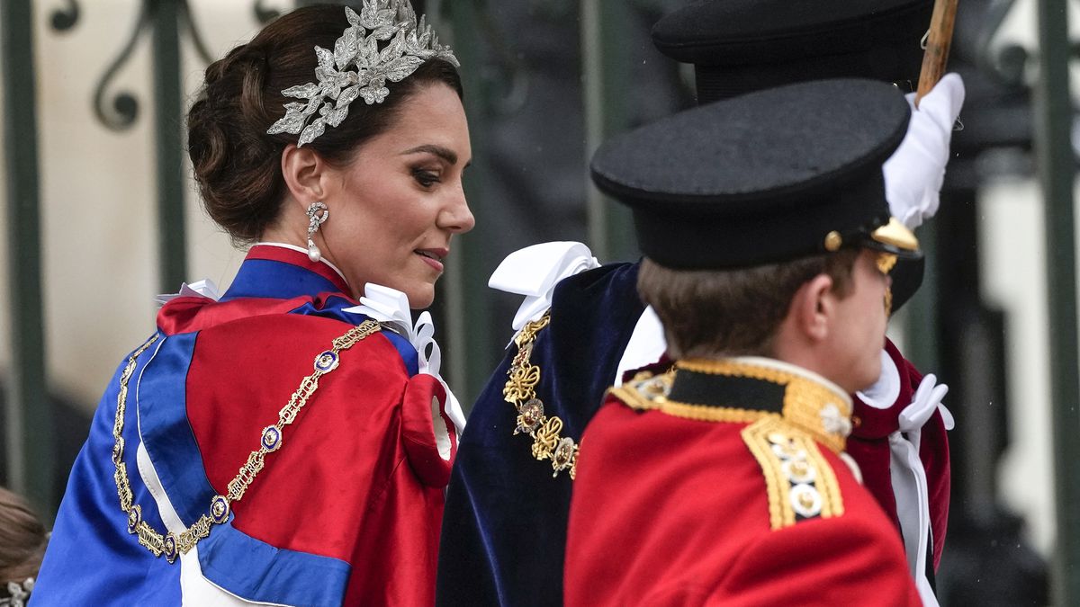 Koronacja króla Karola: co członkowie rodziny królewskiej, światowi przywódcy i celebryci nosili na ceremonii