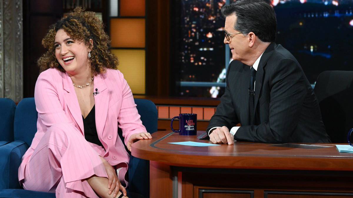 Rose Matafio podziela swoją obsesję na punkcie LOTR, opisując Stephena Colberta jako „nerda” podczas występu w The Late Show