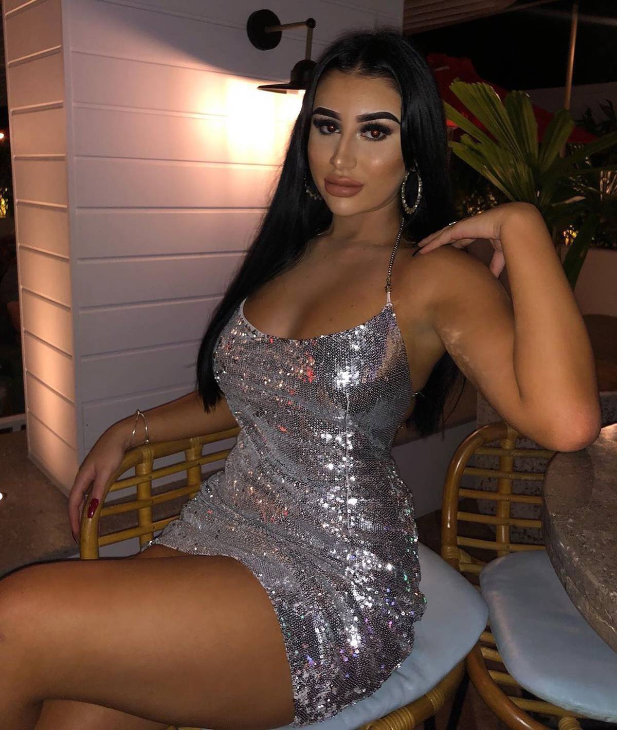 Instagram Model Complains That She Now Has To Work Eight Hours A