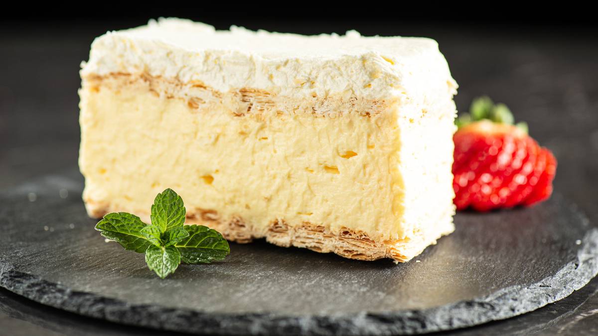 Bakery reveals simple trick to cutting a custard square