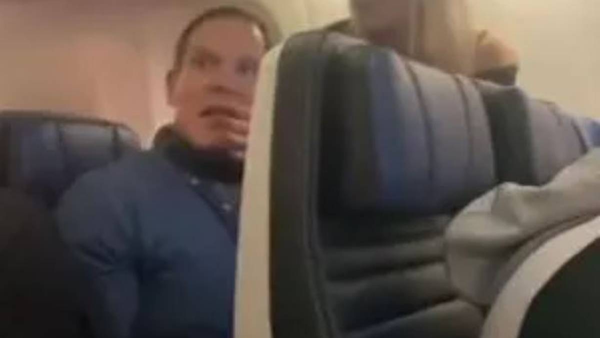 Para rozpoczęła lot United Airlines z powodu katastrofy siedzenia