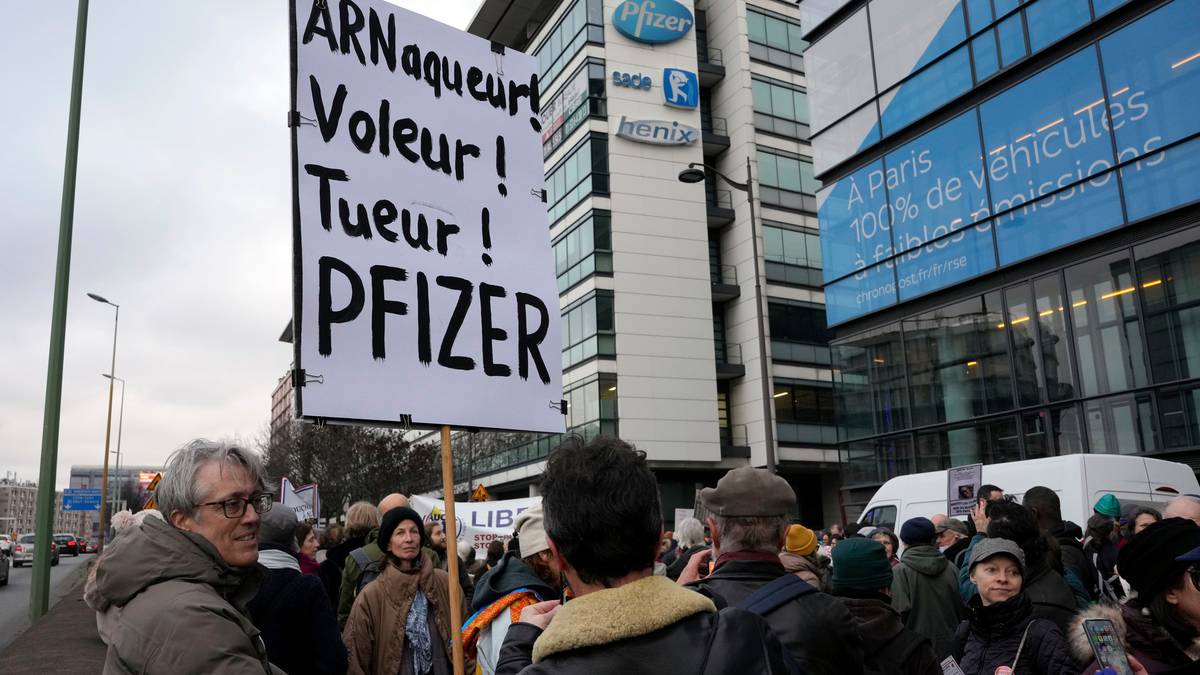 Photo of COVID-19 : Le groupe extrémiste anti-vaccination V_V fait des ravages en Europe