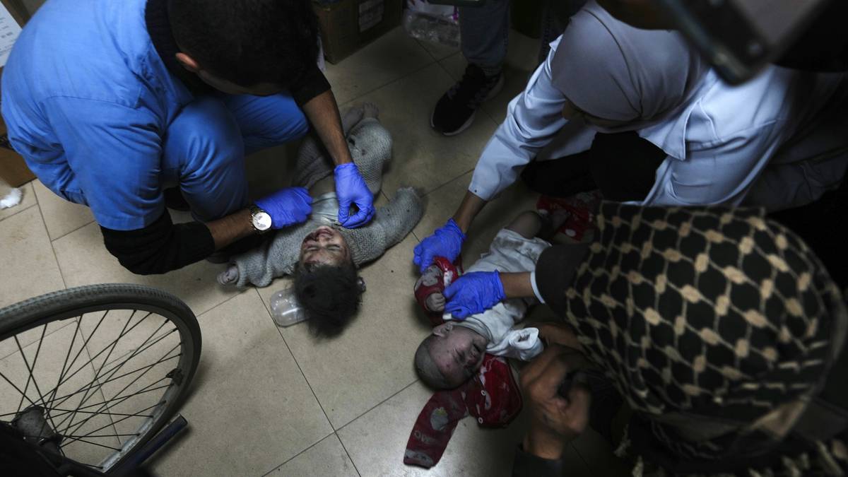 Izrael zbombardował dwa domy, zabijając ponad 90 Palestyńczyków, aresztując setki