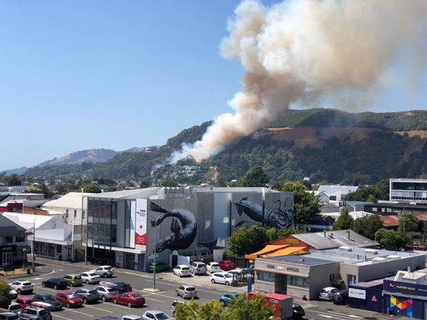 The fire takes hold in Nelson. Photo / Nelson Weekly