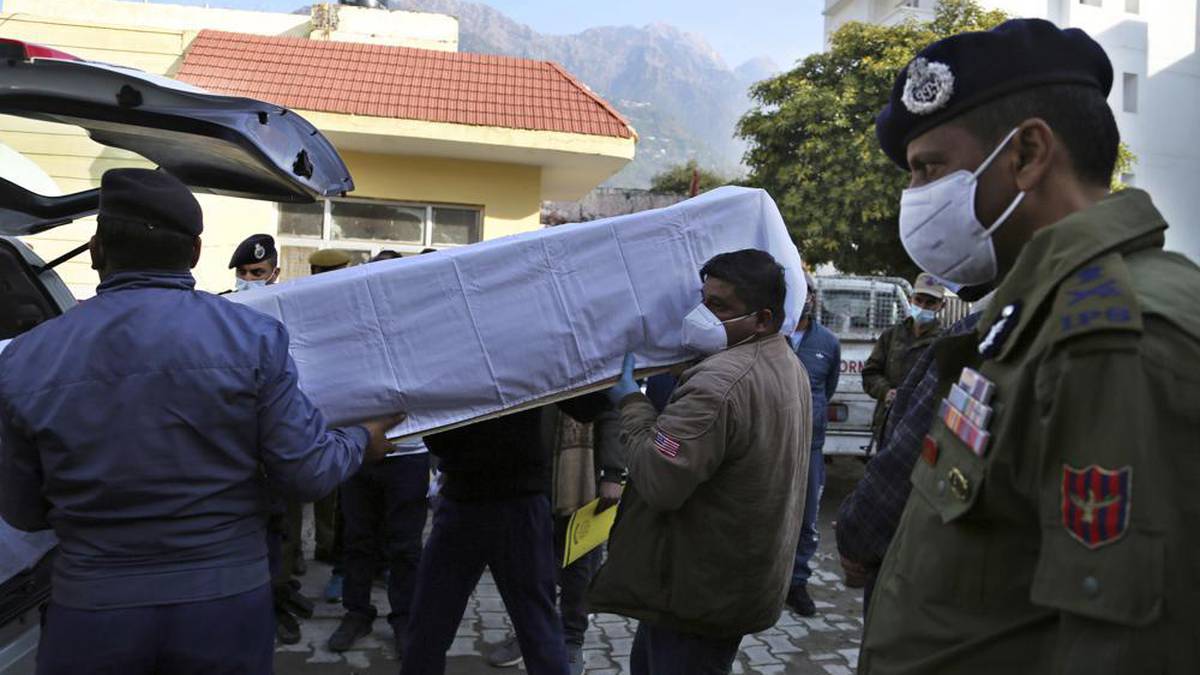 Lonjakan massa di kuil Hindu populer di Kashmir menyebabkan 12 orang tewas