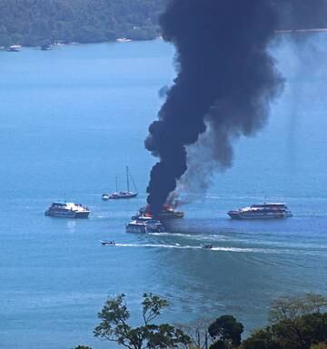 Ferry burning in Malaysia ile ilgili gÃ¶rsel sonucu