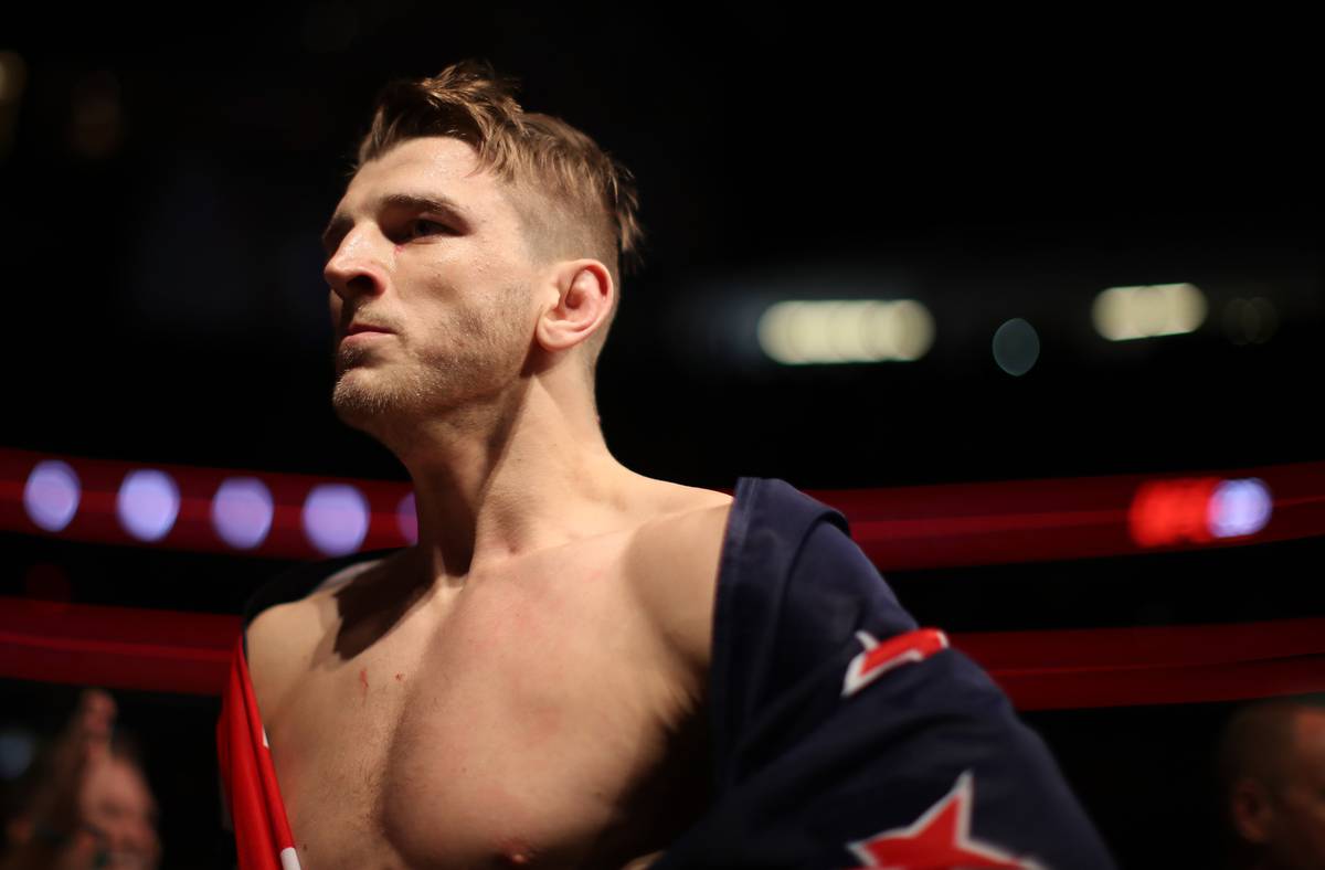 Хукер боец UFC
