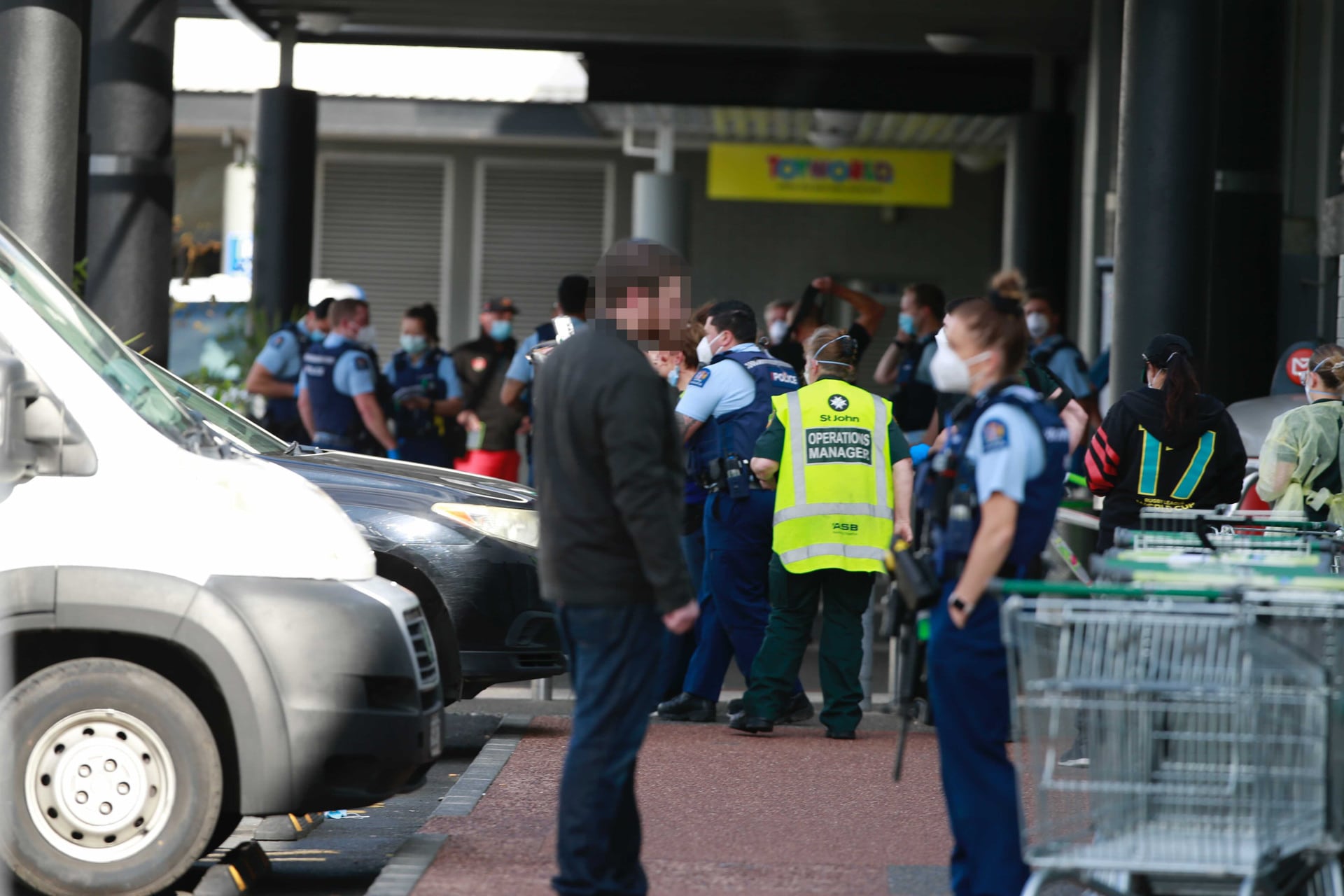 Auckland mall attack: Isis-inspired terrorist stabs six shoppers at New Lynn Countdown supermarket before being shot dead by police; Jacinda Ardern: Man was a 'known threat' - NZ Herald