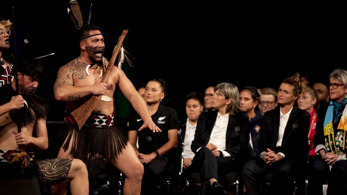 Copa do Mundo Feminina da FIFA: EUA, Portugal e outras seleções de Auckland são oficialmente saudadas com o tradicional Māori pōwhiri