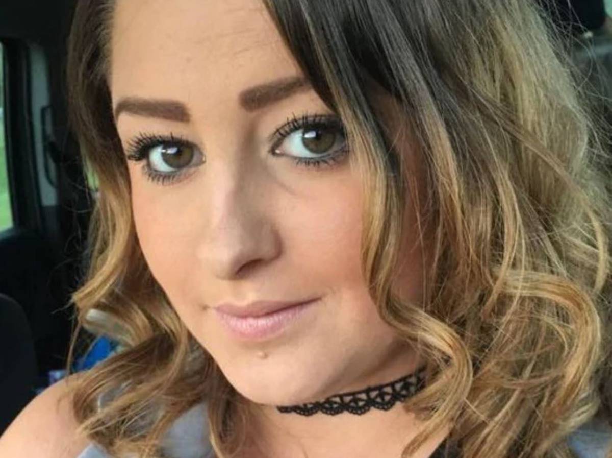 Husband told wife to swallow wedding ring before fatal beating, court ... photo