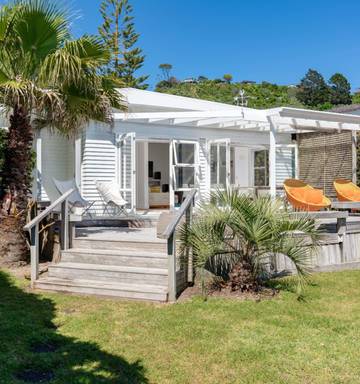 Traditional 1940s Waiheke Beachfront Bach Fetches 3 9m Nz Herald