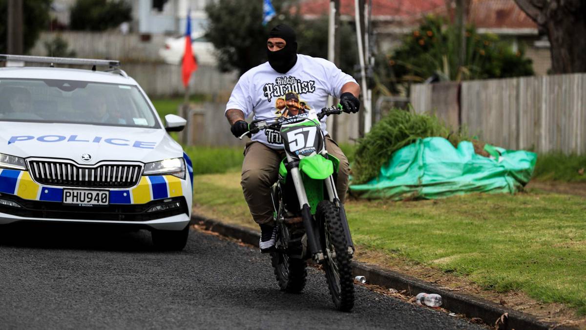 Police swarm Ngati Otara park, pursue Killer Beez members on bikes