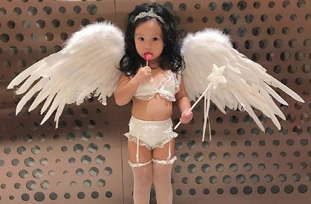Outrage At Mum Who Dressed Toddler As Victoria S Secret Model Nz