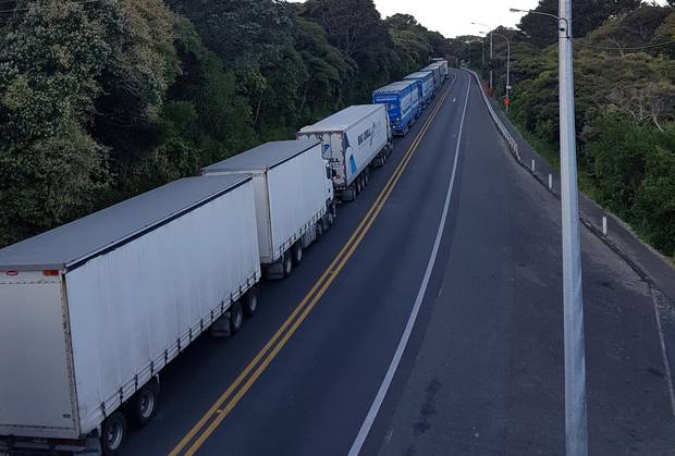 Trucks queued near Pukerua Bay after crash on SH1 this morning. Photo / Rosalie Willis / Kapiti News 