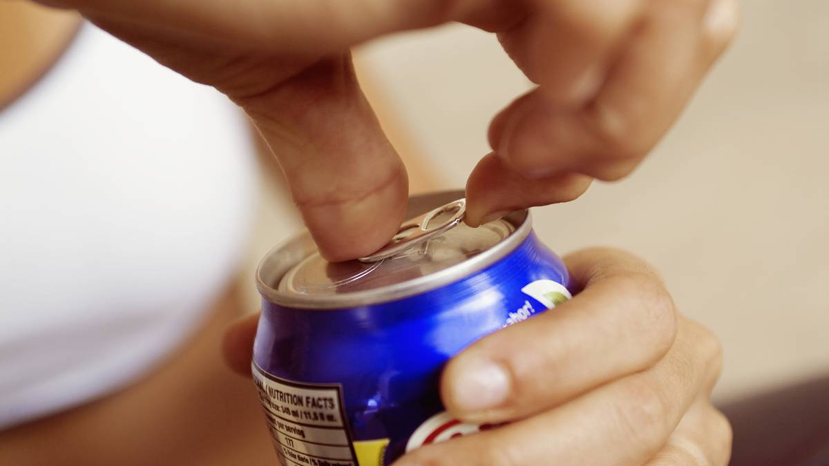 Wirusowy TikTok ujawnia najlepszy sposób otwierania puszki z napojem bezalkoholowym: „To nie przypadek”