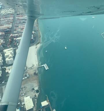 Completely Unacceptable Oil Spill Leaches Into Tauranga Harbour Nz Herald