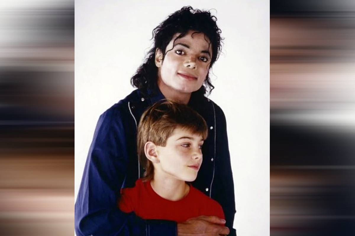 We Had A Wedding Ceremony In His Bedroom Michael Jackson Leaving Neverland Documentary Alleges Pop Star Wed 10 Year Old Nz Herald