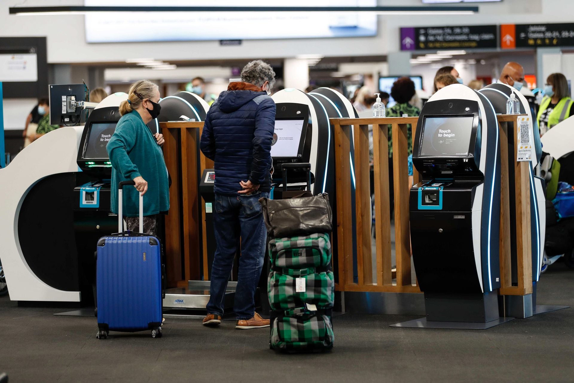 Air New Zealand urges patience as crunch travel day looms - NZ Herald