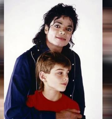 We Had A Wedding Ceremony In His Bedroom Michael Jackson Leaving Neverland Documentary Alleges Pop Star Wed 10 Year Old Nz Herald