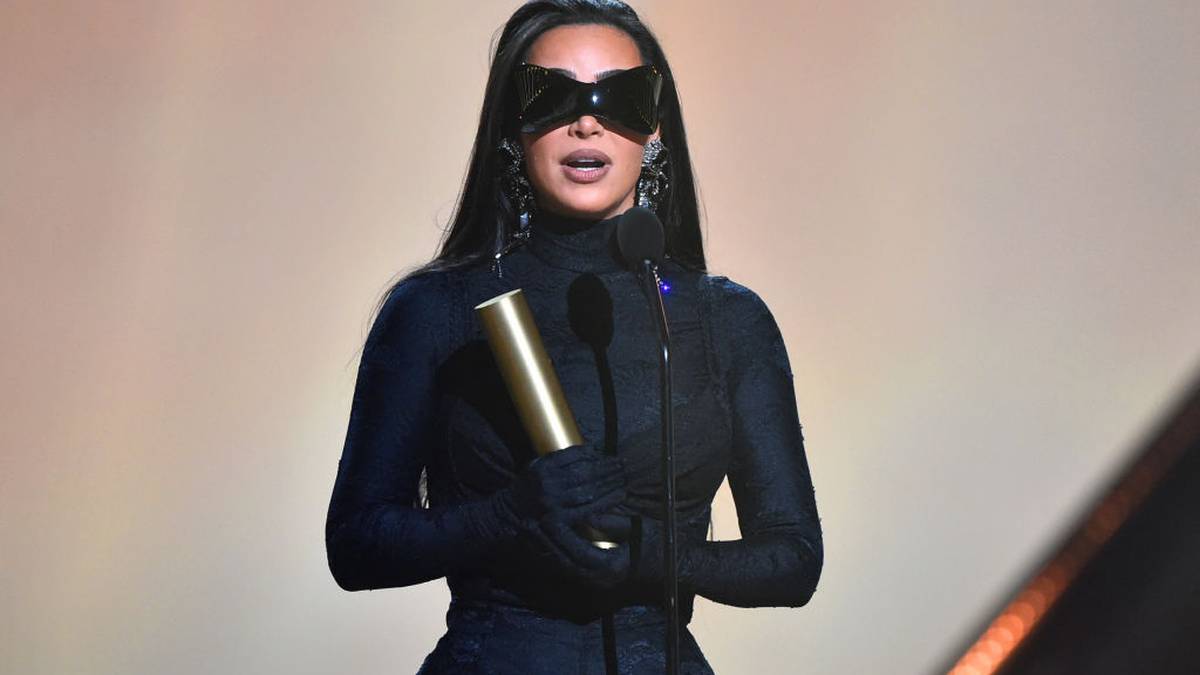 Kim Kardashian mendedikasikan kemenangan People’s Choice Award untuk Kanye West